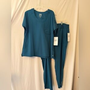Barco Uniforms 2 Piece Teal Green Scrub Set.
